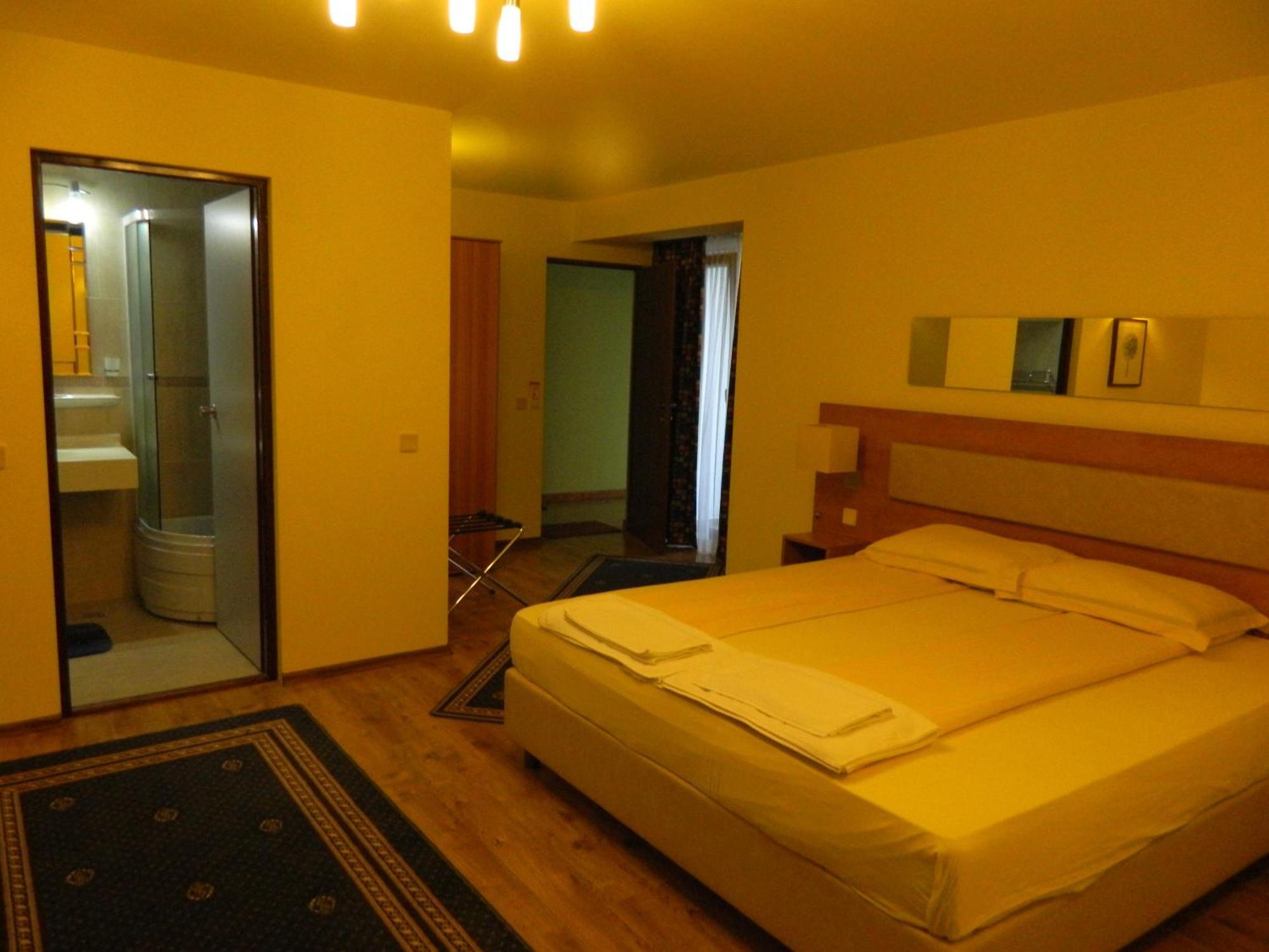 Pensiunea Blanca Reghin Room photo