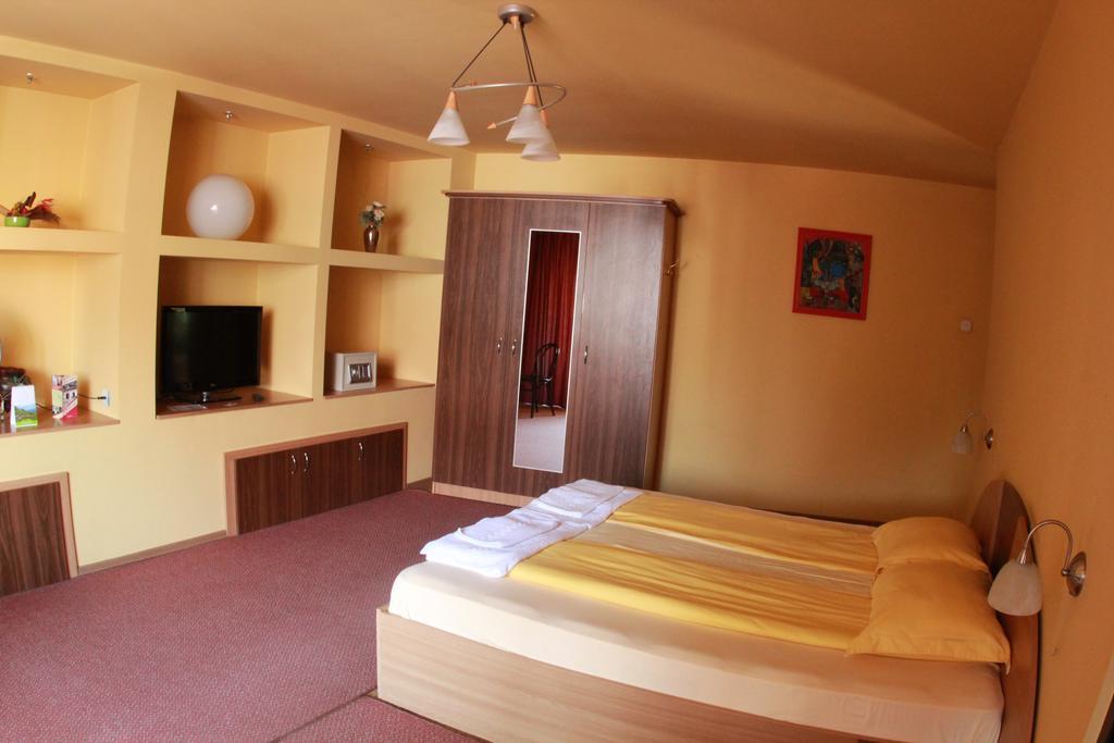 Pensiunea Blanca Reghin Room photo