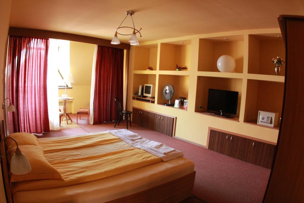 Pensiunea Blanca Reghin Room photo