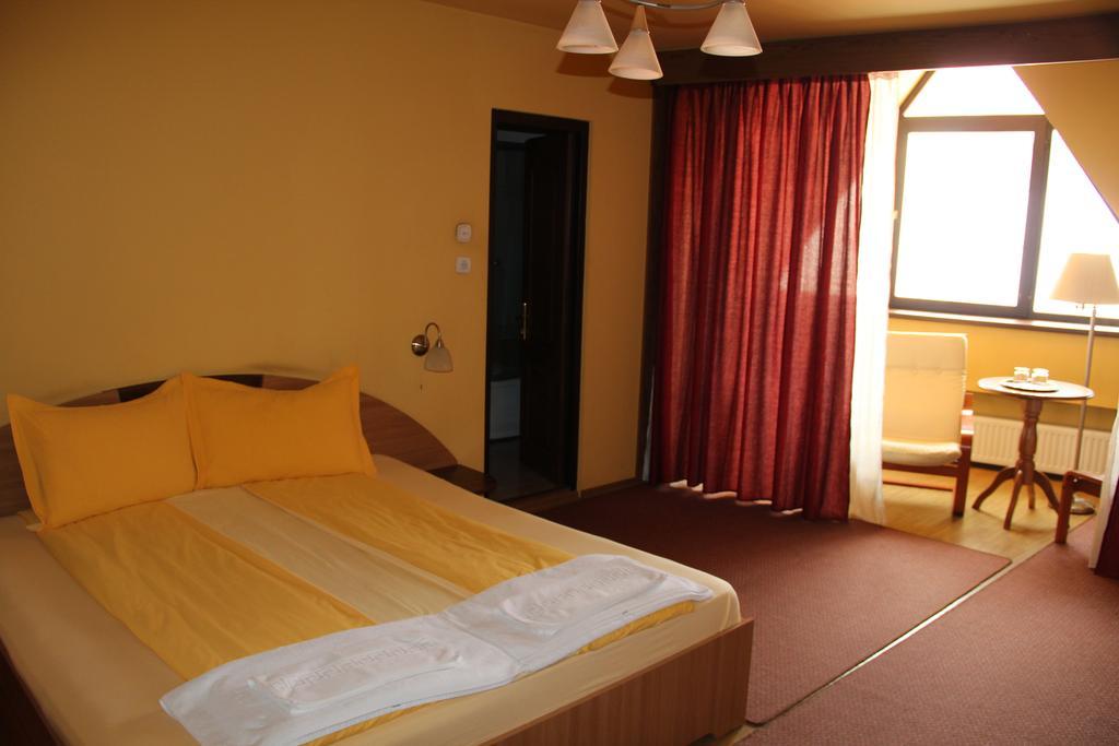 Pensiunea Blanca Reghin Room photo