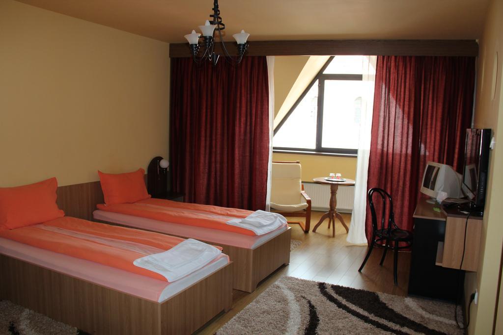 Pensiunea Blanca Reghin Room photo